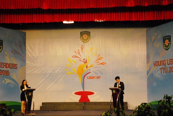 Tranh[-]cử[-]kiểu[-]Mỹ[-]-[-]Sinh[-]viên[-]thắng[-]cử[-]chức[-]“Chủ[-]tịch[-]hội[-]sinh[-]viên”